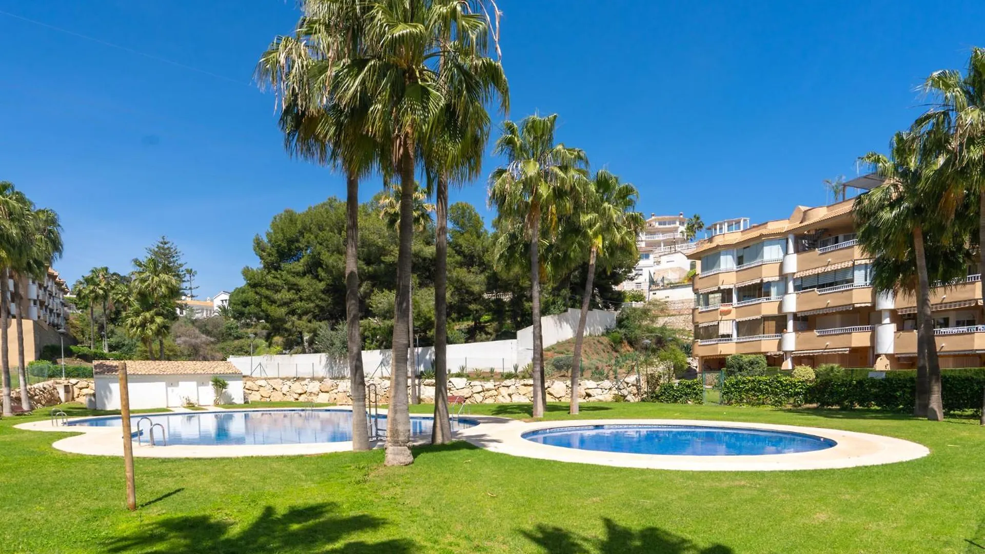2 Bedrooms With Pool, Terrace And Balcony Fuengirola