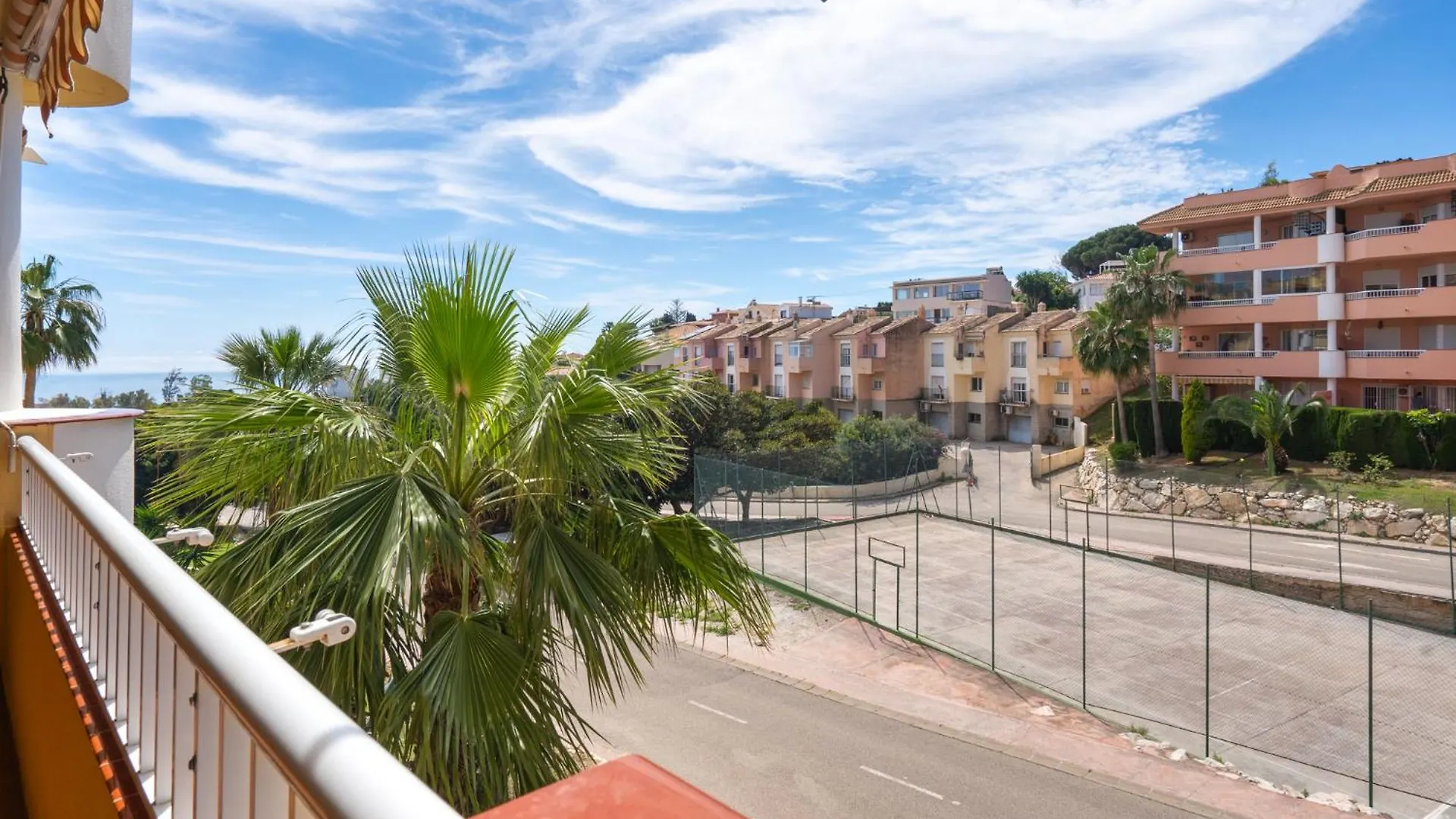2 Bedrooms With Pool, Terrace And Balcony Fuengirola Apartment
